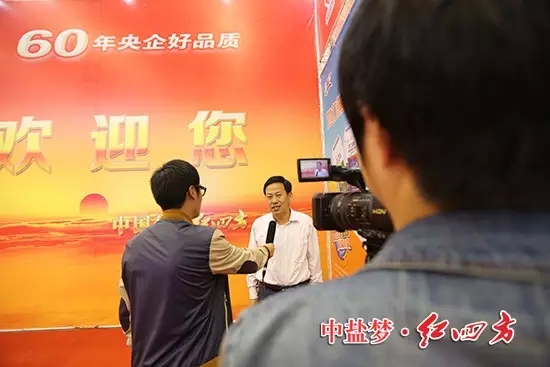 91视频精品黄色网销售公司经理黄才文正在接受媒体的专访。